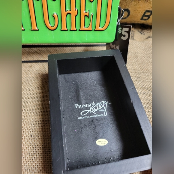 NWT lot of 2 Halloween signs for decorations a double sided metal spinne - Picture 6 of 9